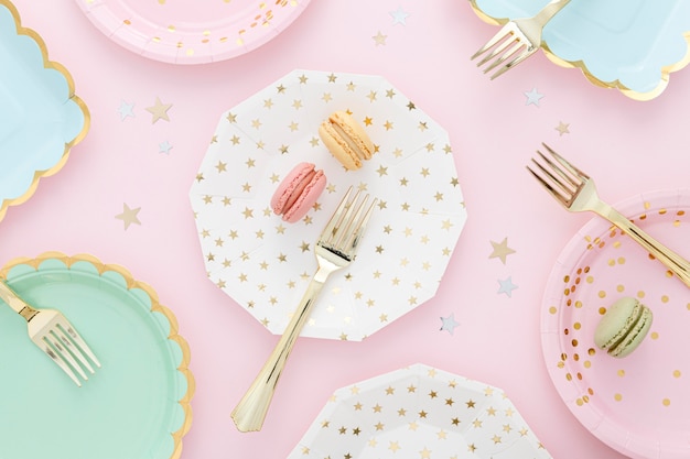 Flat lay plastic plates and forks