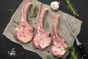 Free photo flat lay raw meat on baking paper