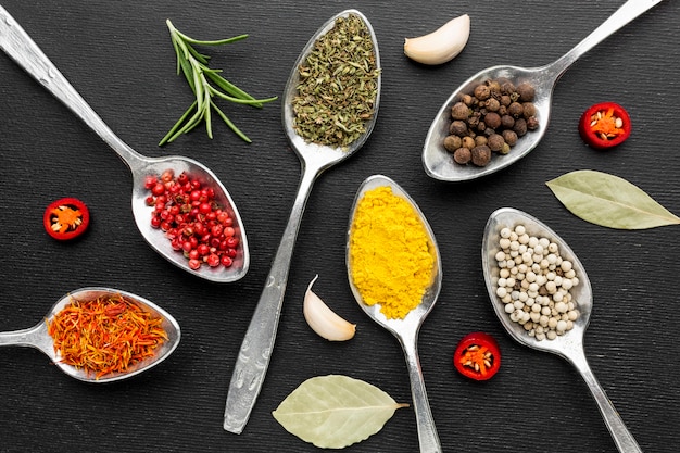 Flat lay spoons with powder condiments