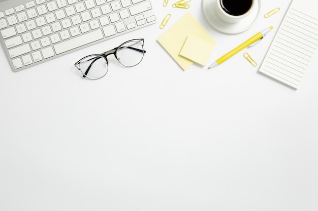 Flat lay stationary composition on desk with copy space