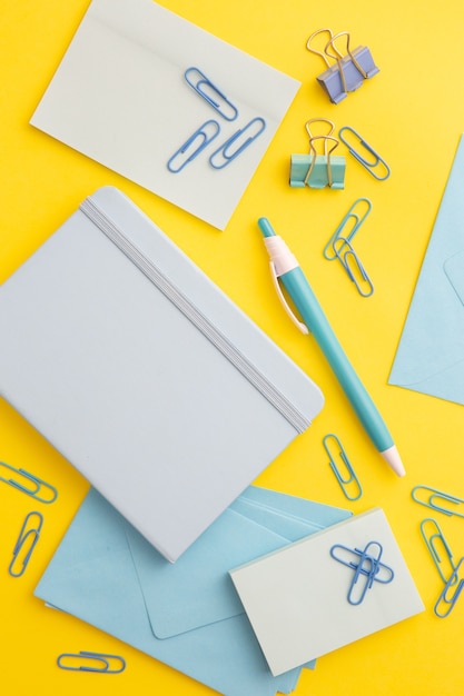 Free photo flat lay stationary composition on yellow background