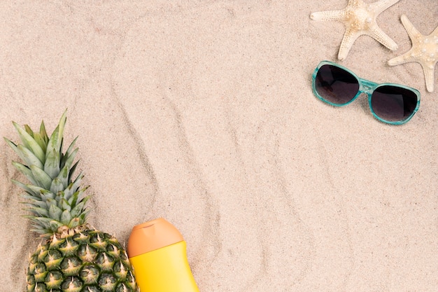 Free photo flat lay of summer concept with copy space