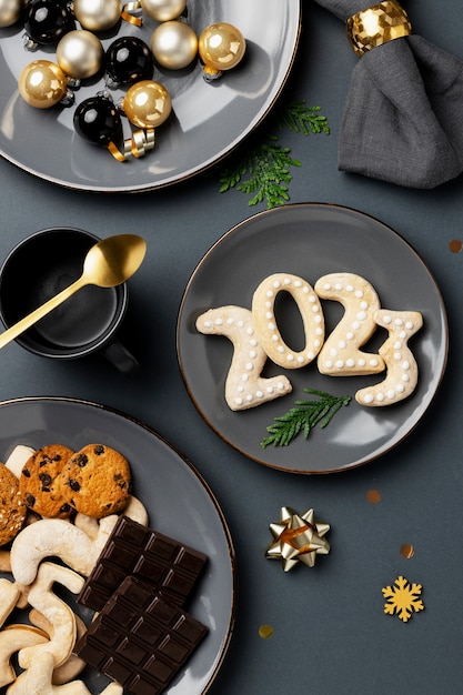 Free photo flat lay tasty food and decorations