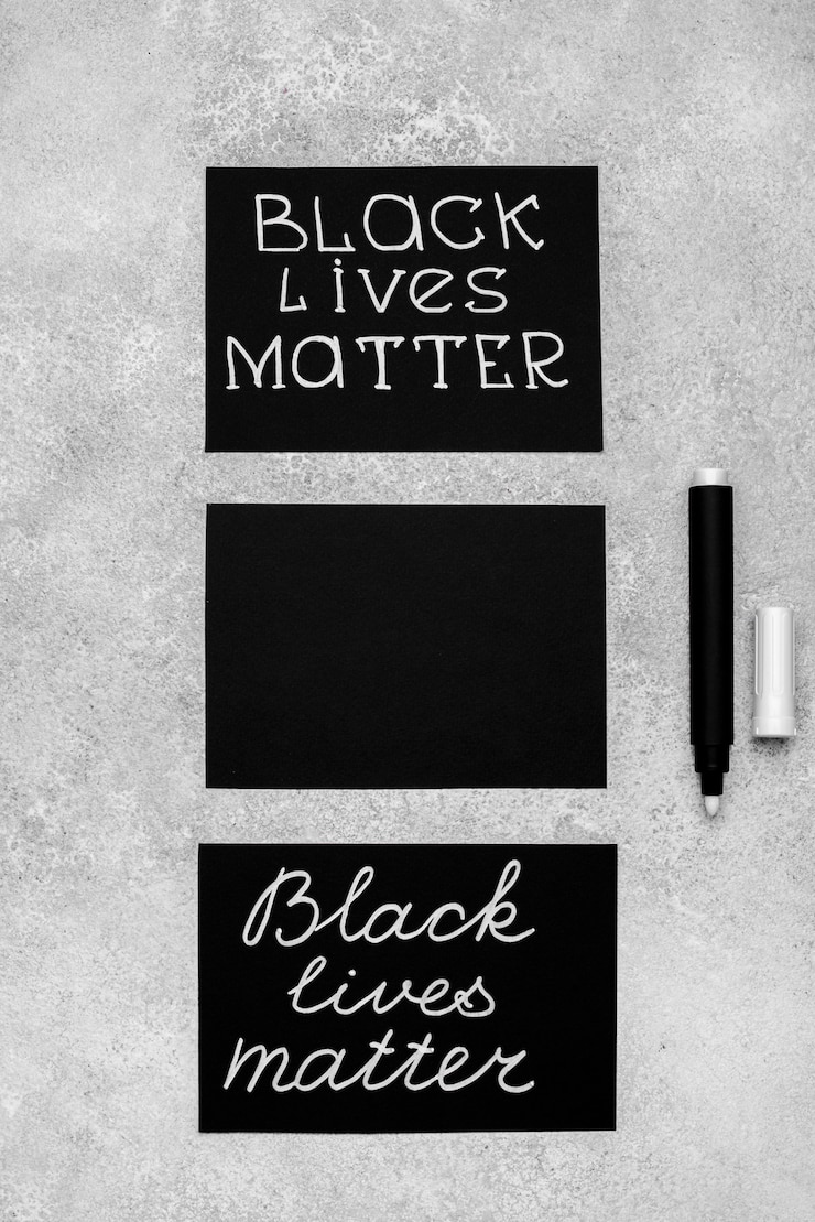 Free Photo flat lay of three cards with black lives matter and pen