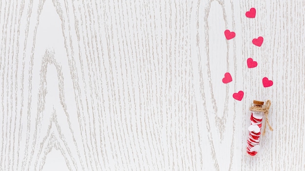 Плоская прокладка трубки с сердечками и копией пространства на день Святого Валентина