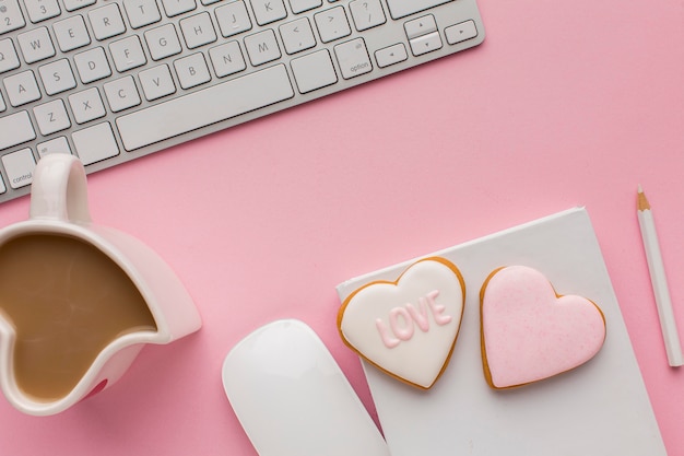 Free photo flat lay of valentine's day with copy space