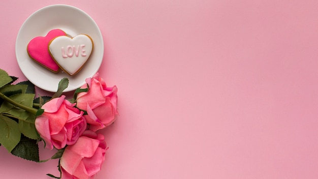 Free photo flat lay of valentine's day with copy space