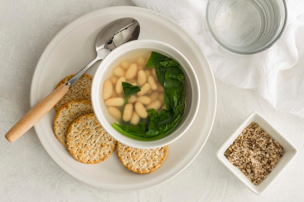 Free photo flat lay white beans soup with crackers