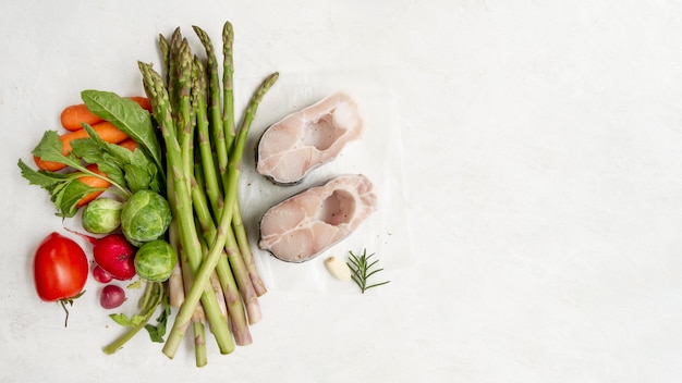 Foto gratuita assortimento di alimenti dietetici flessibili