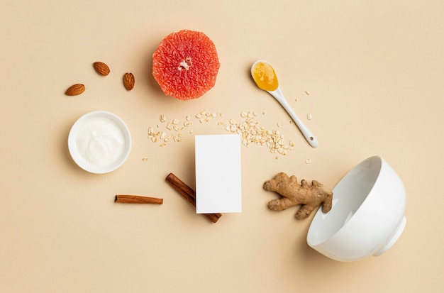 Foto gratuita dieta flessibile con vista dall'alto di disposizione della frutta