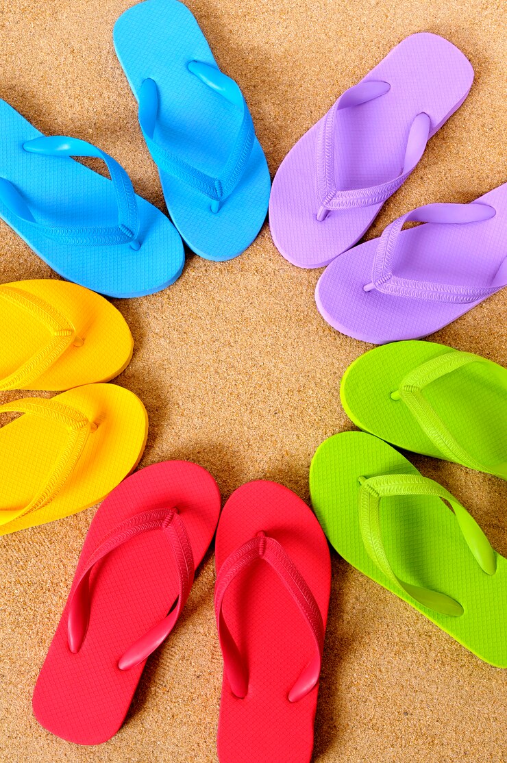 Free Photo flip flops collection over the sand