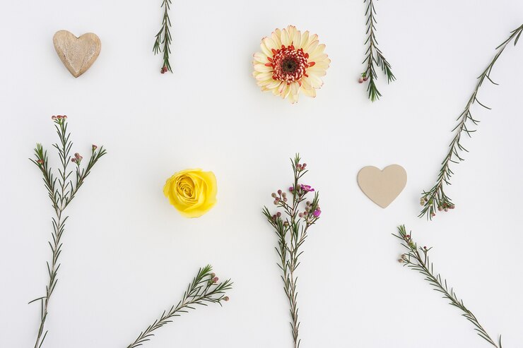 無料Photo floral background with hearts and yellow flower