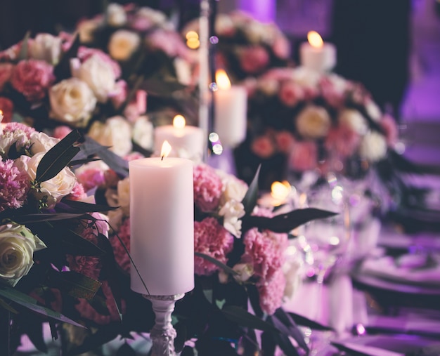 Free photo floral centerpieces with flaming candles