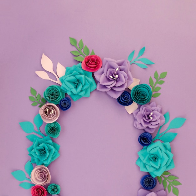 Free photo floral circular frame on purple background