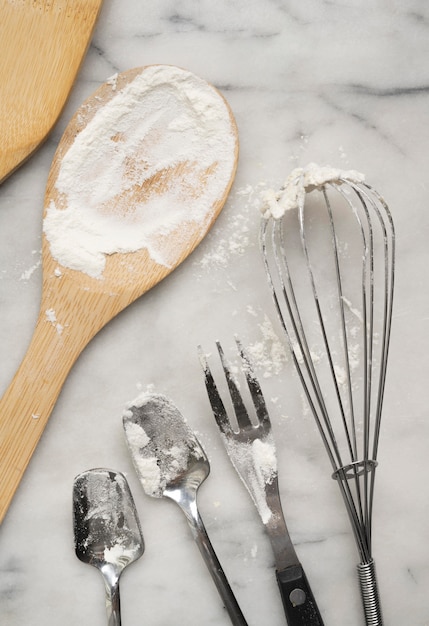Free photo flour and cream on cutlery