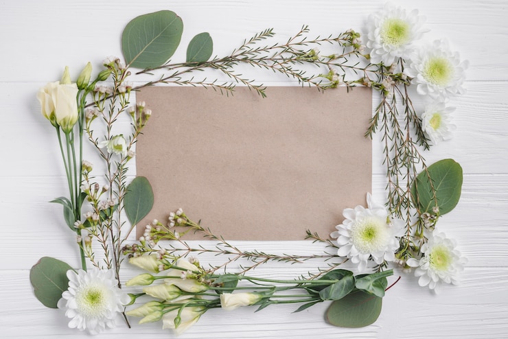 無料Photo 紙の周りの花の組成