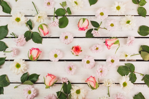 Free photo flower heads and leaves on timber tabletop