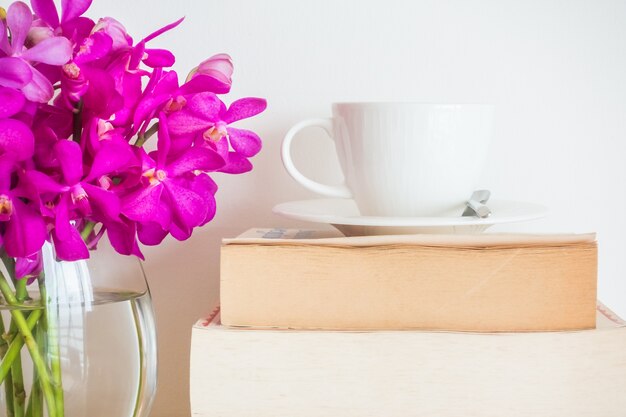 꽃 포 및 커피 컵