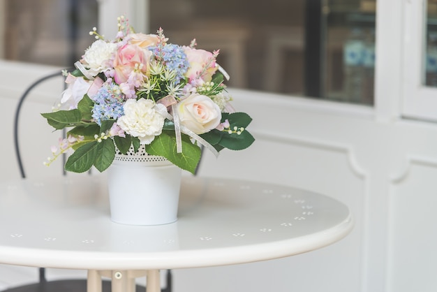 flower table blue vase green