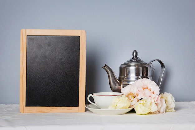 Free photo flowers and frame mock-up