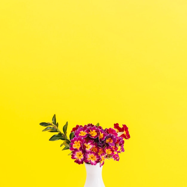 Free photo flowers in a vase