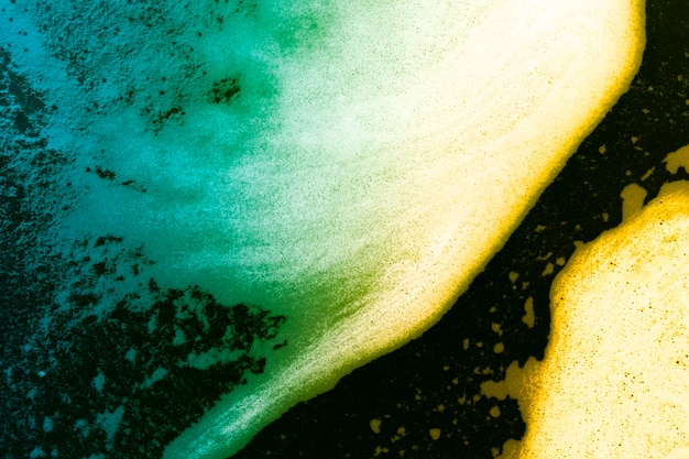 Free photo foam floating on gradient colored liquid