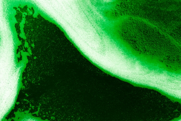 Foto gratuita schiuma sopra liquido di colore verde