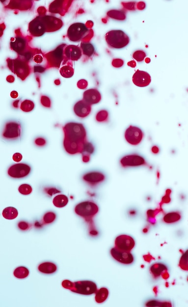 Free photo focused and blurred burgundy oil drops