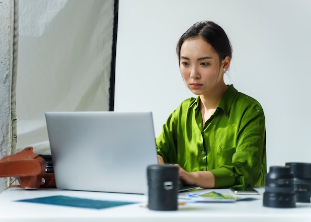 Free photo focused woman working on laptop