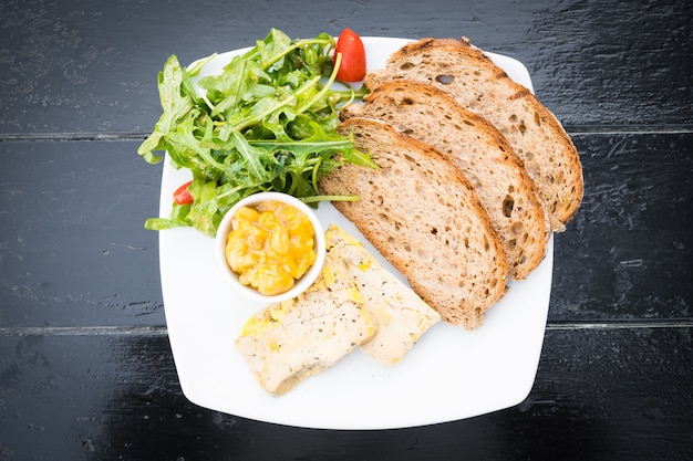 Foie gras with bread