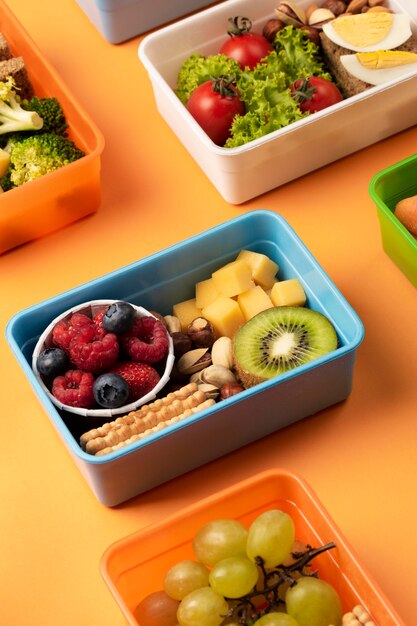 Food lunch boxes arrangement