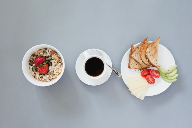 Foto gratuita varietà per la prima colazione