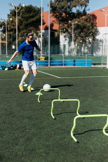 Создавай искусство на футбольном поле с heretocreate