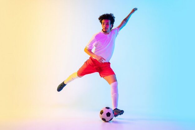 フットボールまたはサッカー選手-モーション、アクション、活動の概念