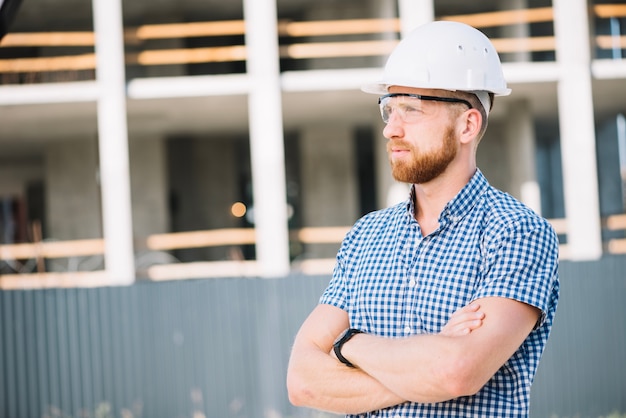 Free photo foreman with arms crossed