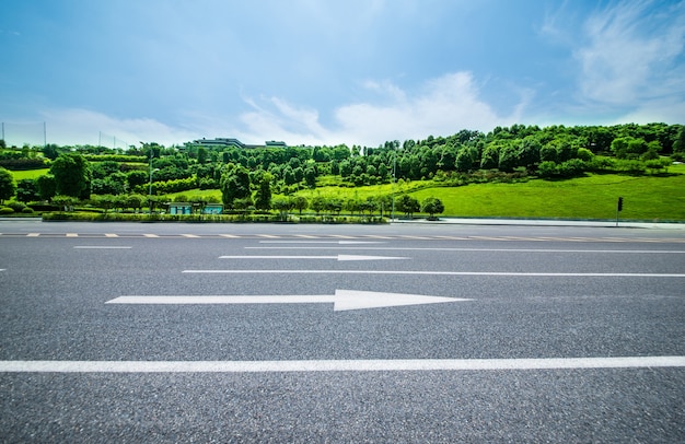 Foto gratuita strada forestale