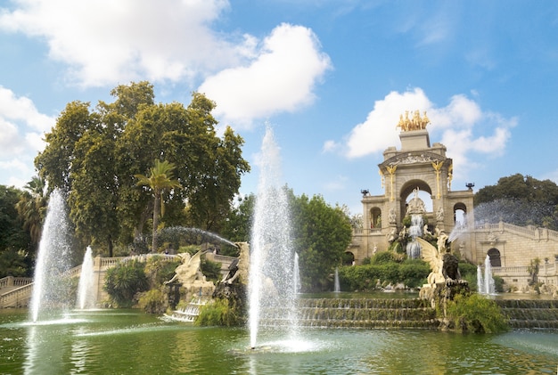 Free photo fountain in barcelona.