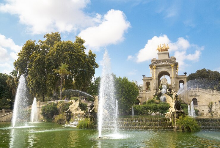 Free Photo fountain in barcelona.