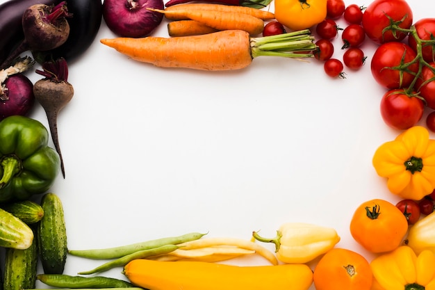 Free photo frame arrangement made of vegetables