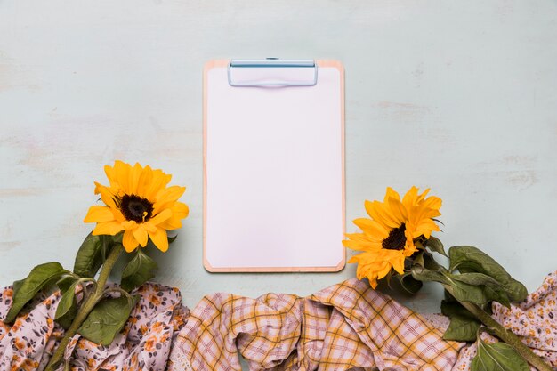 Frame clipboard with sunflowers