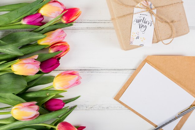 Рамка для письма и подарочной коробки с тюльпанами