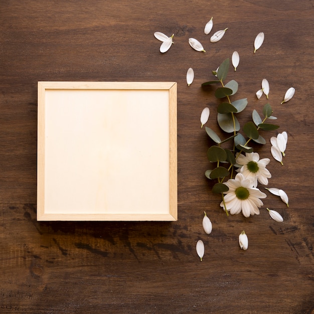 Free photo frame mockup with flowers