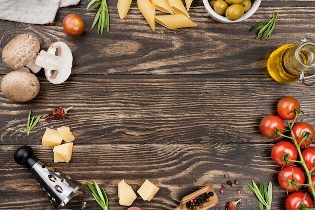 Frame spaghetti with olives and vegetables