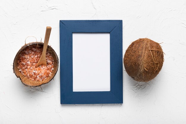 Frame with coconout and mineral salt