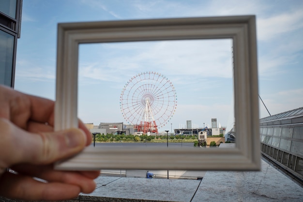 Framing landscape while traveling