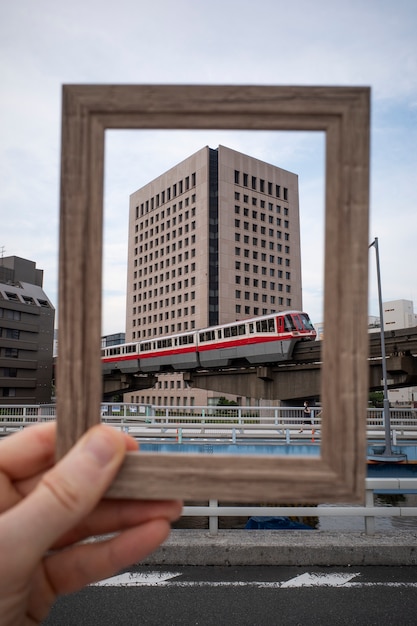 電車のあるフレーミング風景