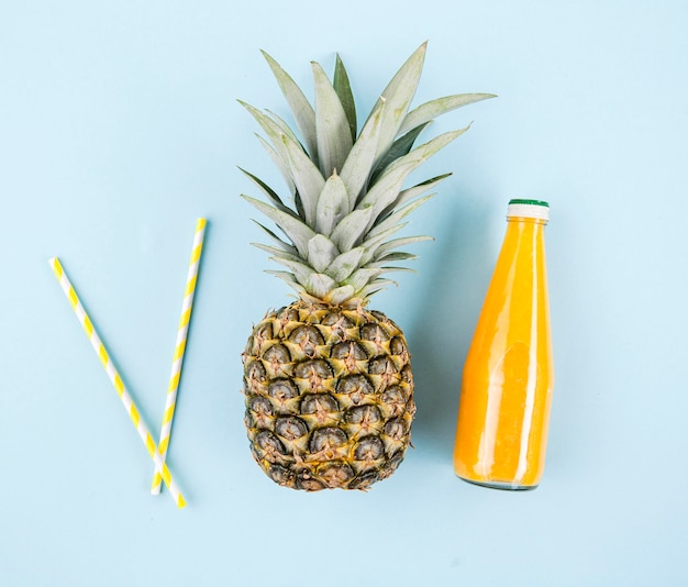 Foto gratuita ananas fresco per frullato