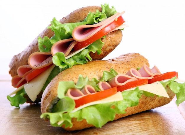 Бесплатное фото Свежий и вкусный бутерброд