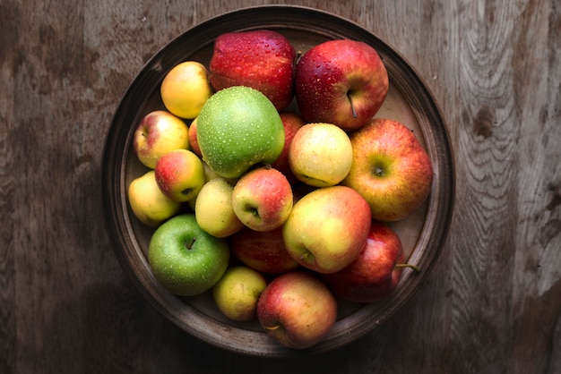 Fresh apples in a bowl