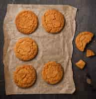 Free photo fresh baked cookies close-up